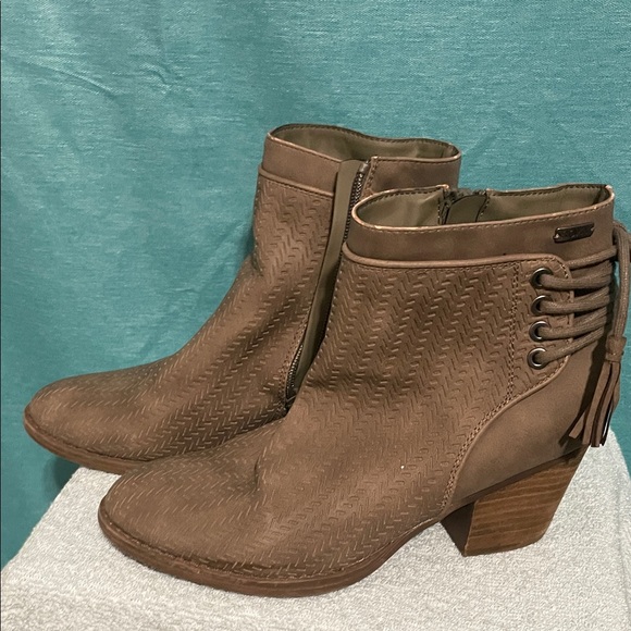 Roxy Brown Ankle Boots with Side Tassel - Picture 1 of 4